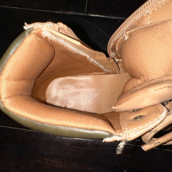 Cat & Jack Boots- SZ 4 - Picture 5 of 5